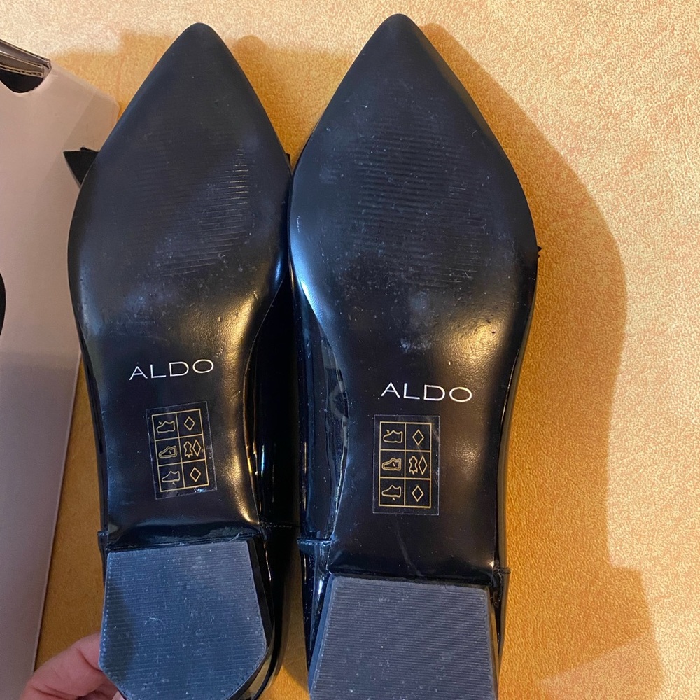 Black ballot pointed toe flats size 7 Aldo